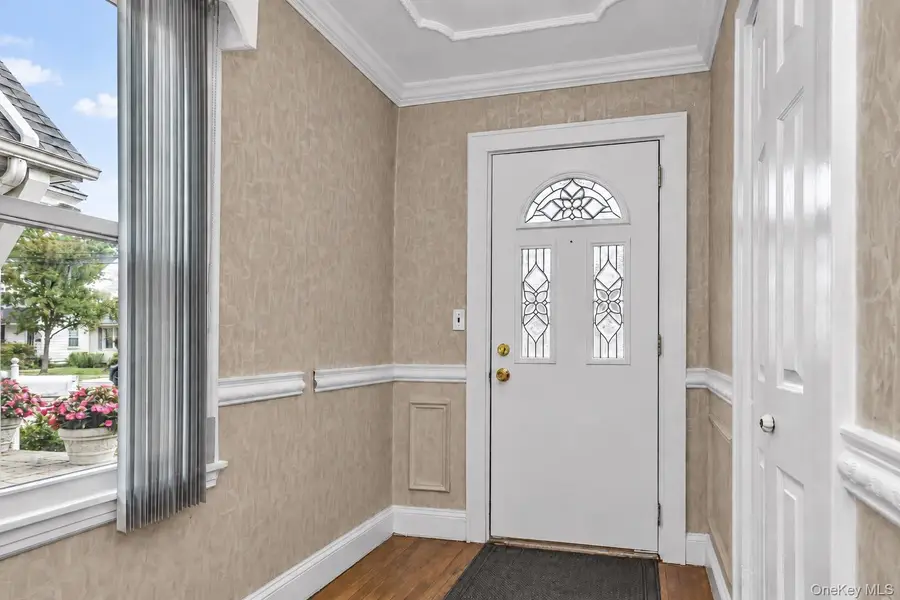 44 Capitol Avenue, Williston Park, NY 11596 - #3