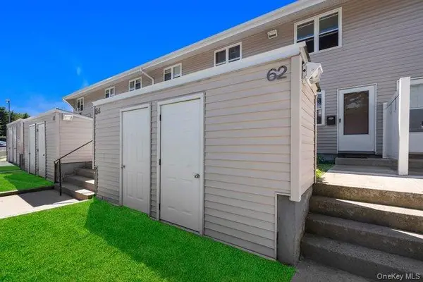 62 Townhouse Road N #62, Huntington Station, NY 11746