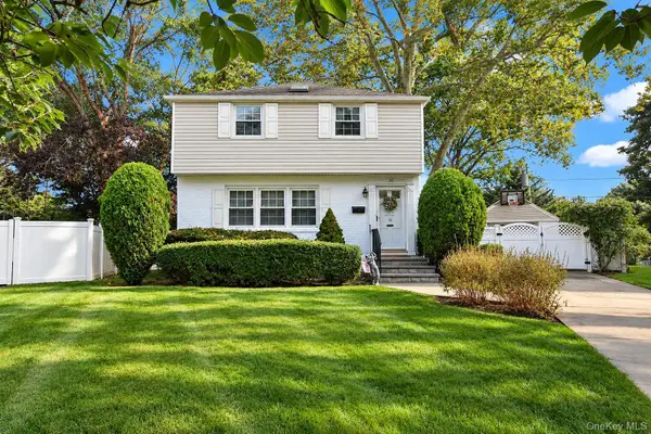 10 Alton Court, Merrick, NY 11566