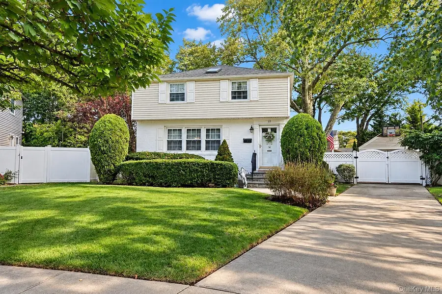 10 Alton Court, Merrick, NY 11566 - #2