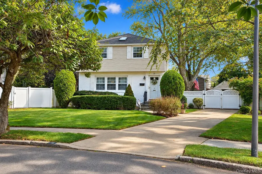 10 Alton Court, Merrick, NY 11566 - #3