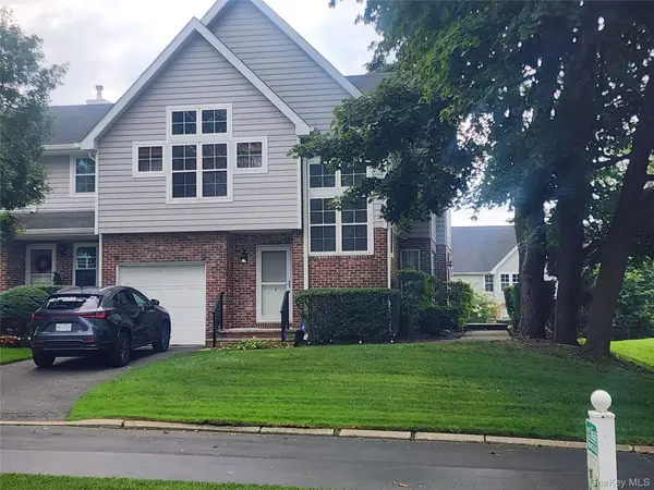 4 Sprucewood Boulevard, Central Islip, NY 11722