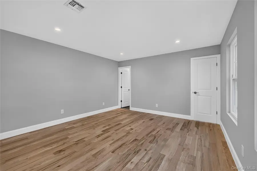 9 Oswego Place, West Babylon, NY 11704 - #3