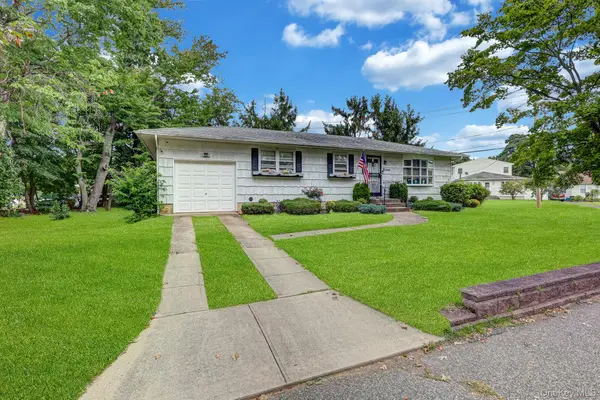 13 Haight Street, Deer Park, NY 11729