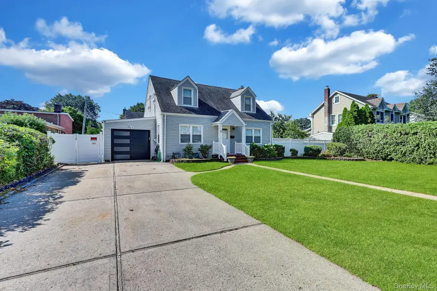 6 Manchester Street, Westbury, NY 11590 - #2