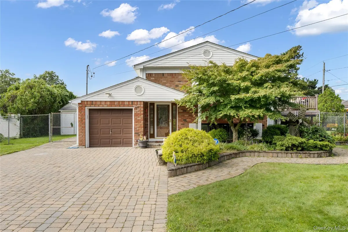 135 W End Avenue, Shirley, NY 11967 - #1