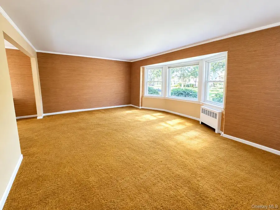 108 Gilmar Lane, Roslyn Heights, NY 11577 - #3