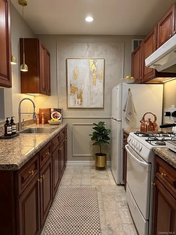 10025 Queens Boulevard #6L, Forest Hills, NY 11375