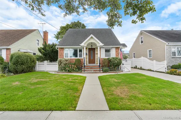 159 Raff Avenue, Mineola, NY 11501