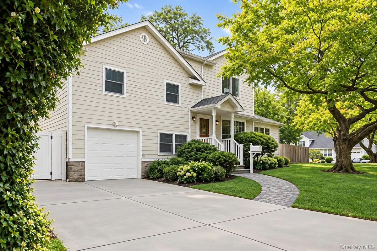 21 Edgewood, Plainview, NY 11803 - #1