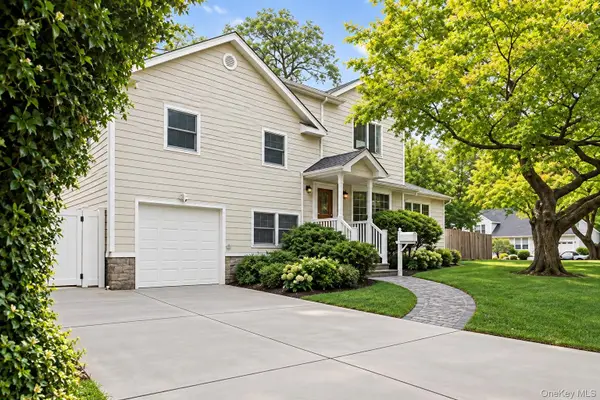 21 Edgewood, Plainview, NY 11803