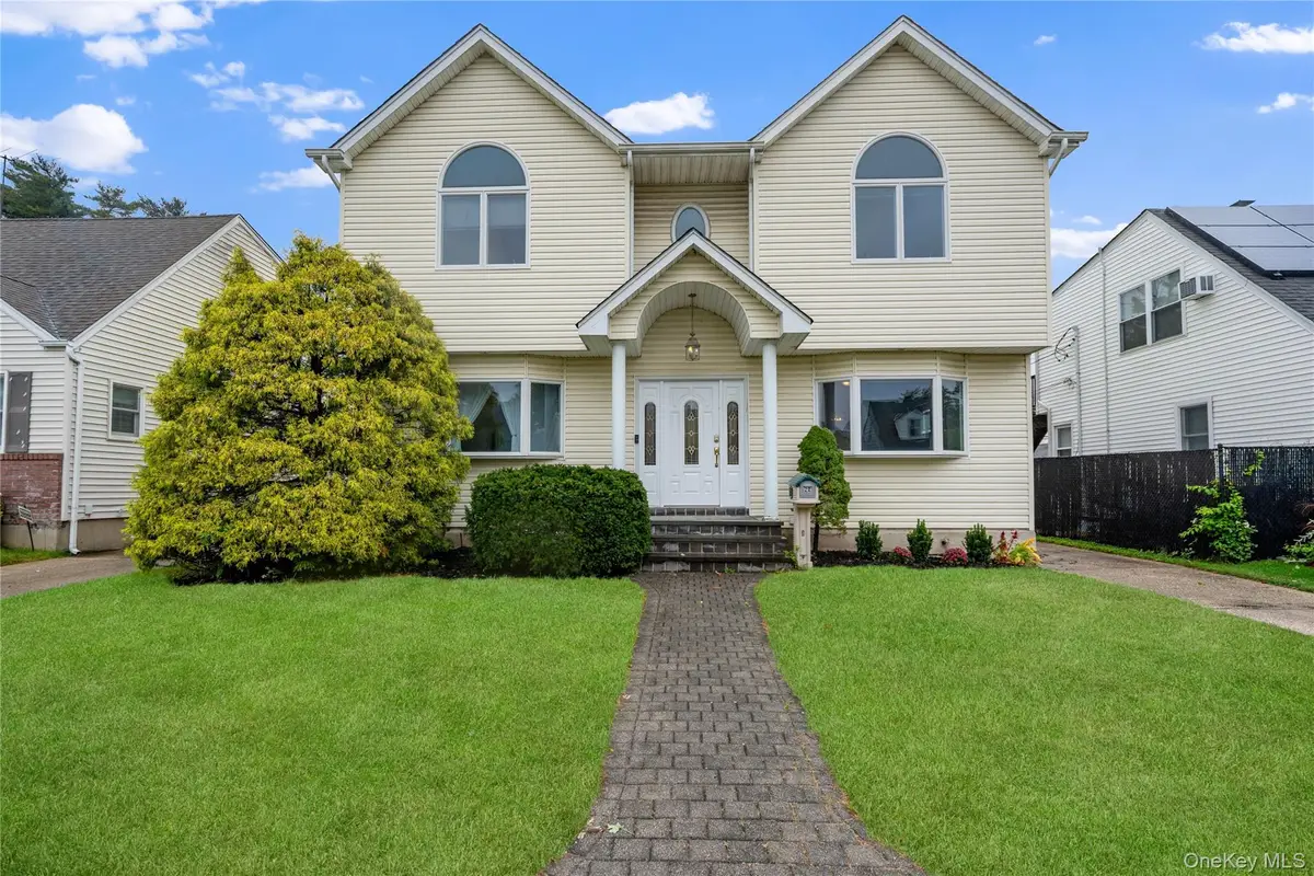 22 Park E, New Hyde Park, NY 11040 - #1