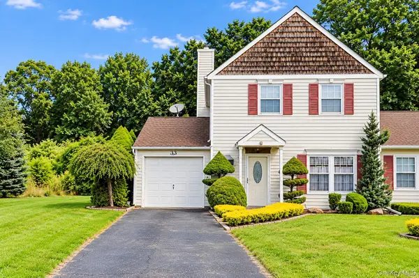 14 Badger Trail, Coram, NY 11727
