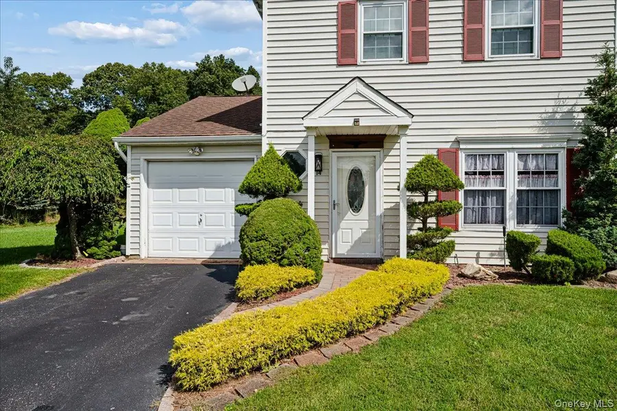 14 Badger Trail, Coram, NY 11727 - #3