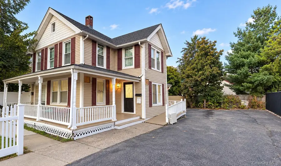 21 Carleton Avenue, East Islip, NY 11730 - #3
