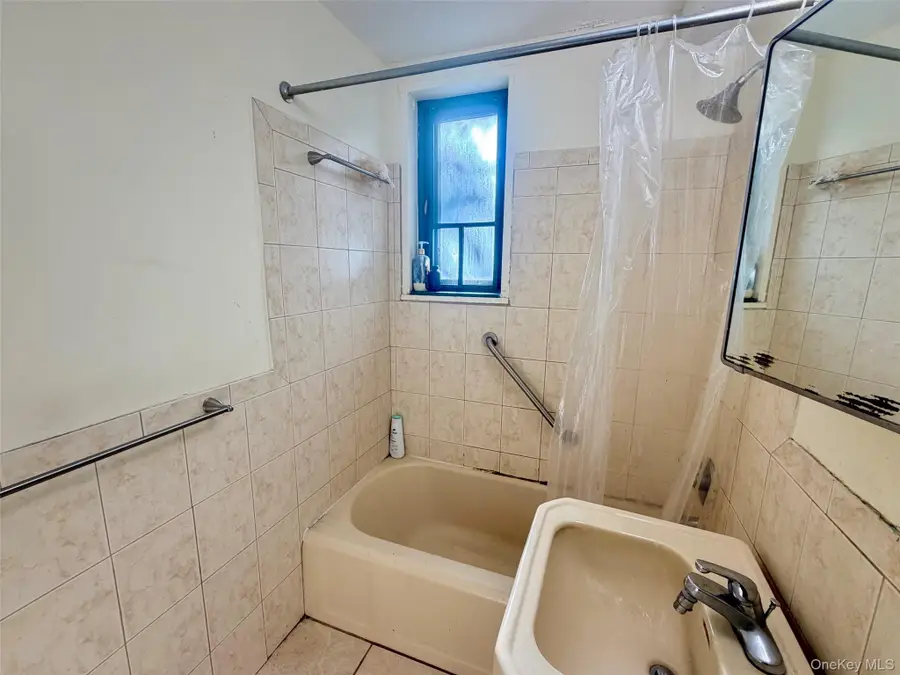 2049 Mcgraw Avenue #6H, Bronx, NY 10462 - #3