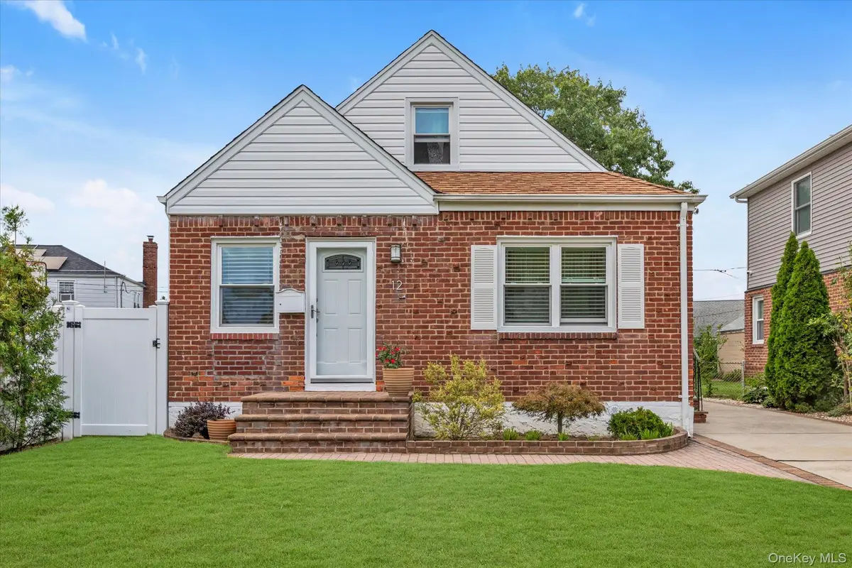 12 Kingston Street, Elmont, NY 11003 - #1