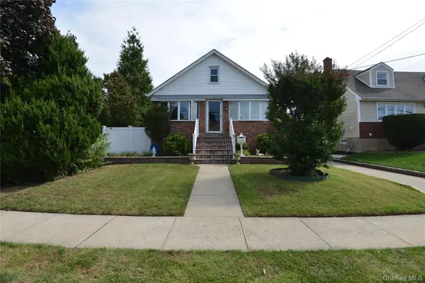 7 S Bay Avenue, Freeport, NY 11520