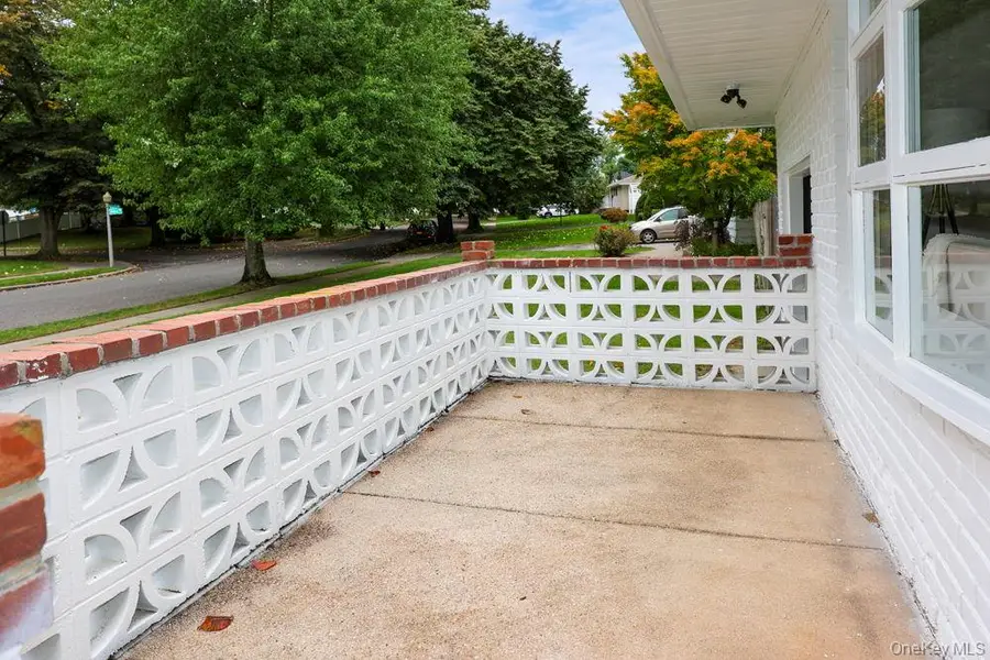 21 Dewey Road, Commack, NY 11725 - #3