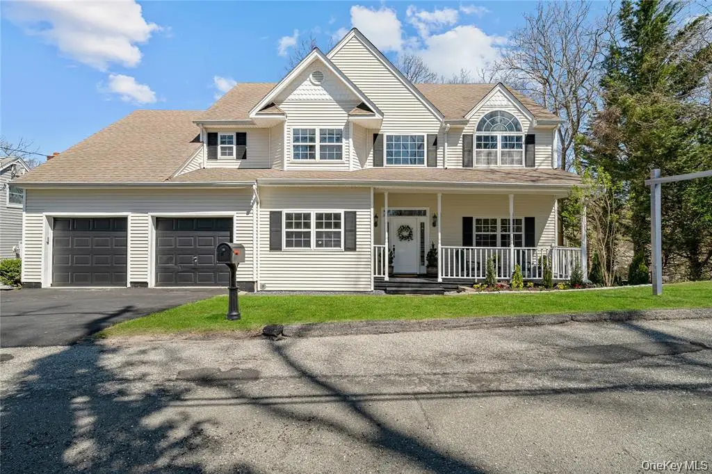33 Potter Lane, Halesite, NY 11743 - #1