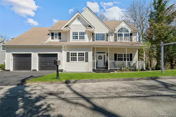 33 Potter Lane, Halesite, NY 11743