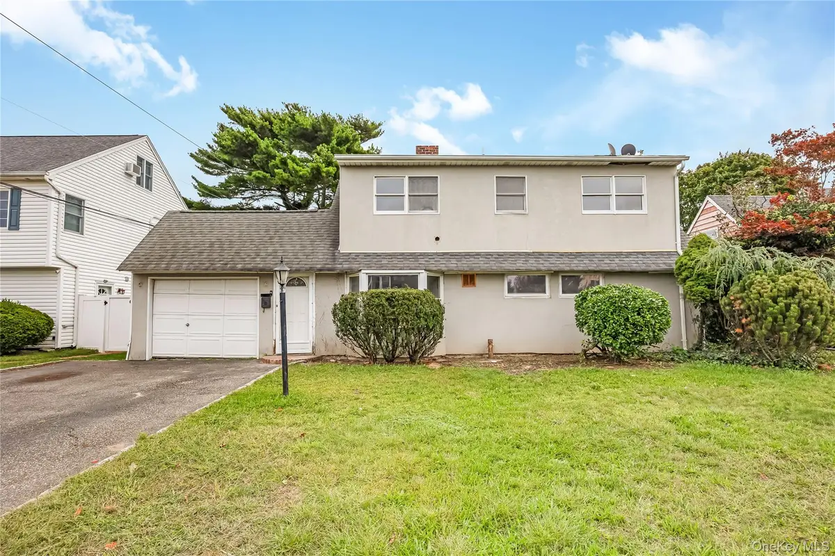 22 Tarry Lane, Levittown, NY 11756 - #1