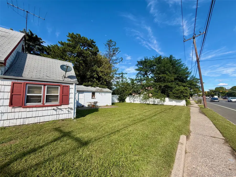 306 W Old Country Road, Hicksville, NY 11801 - #3
