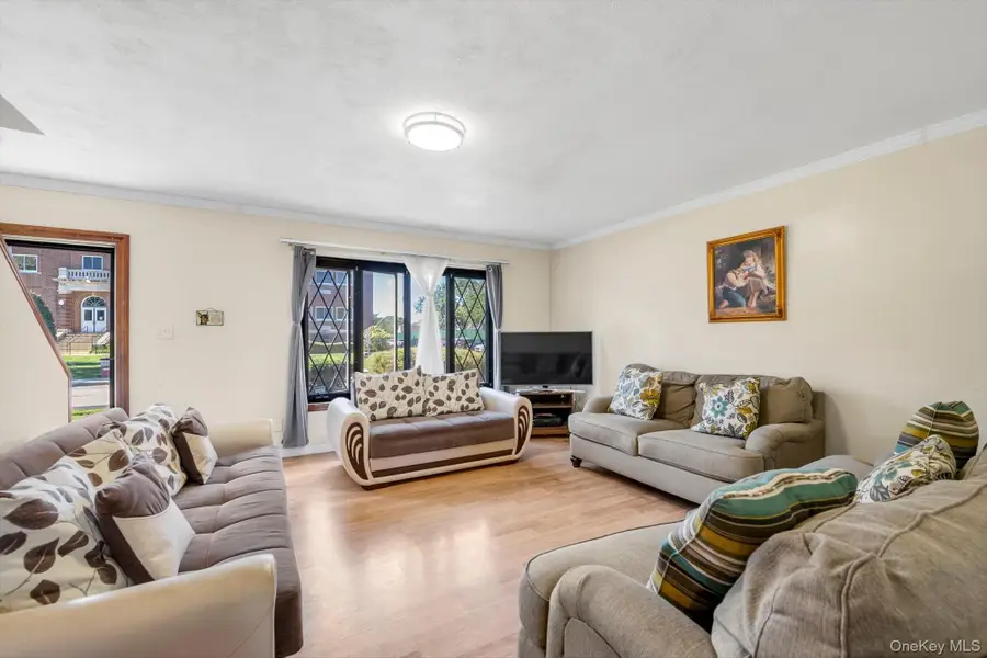65 Clearstream Avenue, Valley Stream, NY 11580 - #2