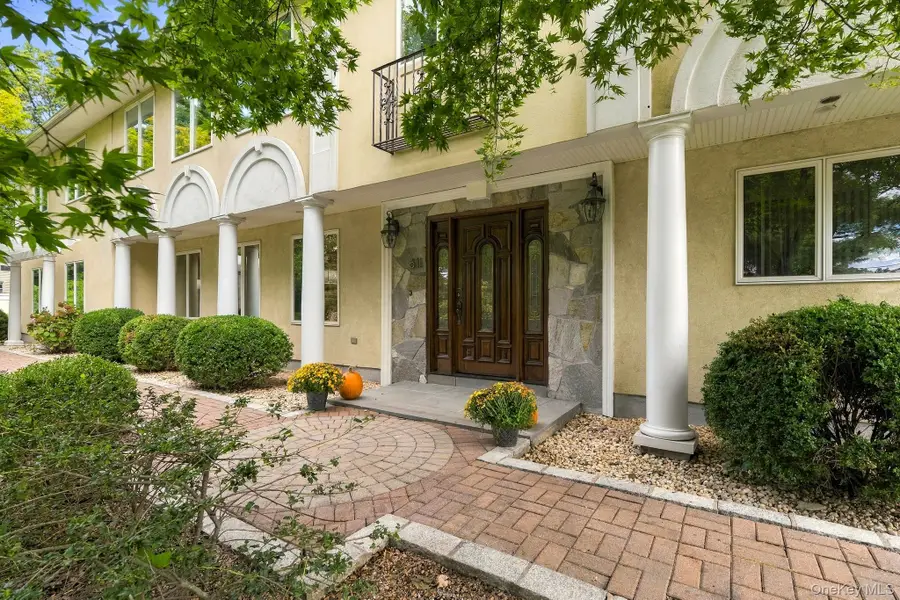 611 Knollwood Road, White Plains, NY 10603 - #2