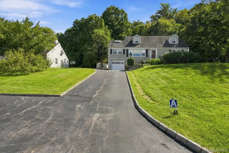 3494 Overlook Avenue, Yorktown Heights, NY 10598 - #3