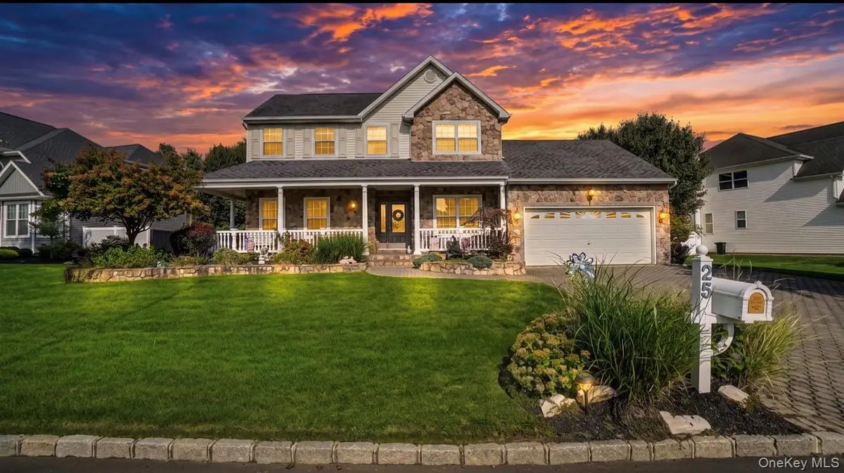 25 Laurel Lane, Holtsville, NY 11742 - #1