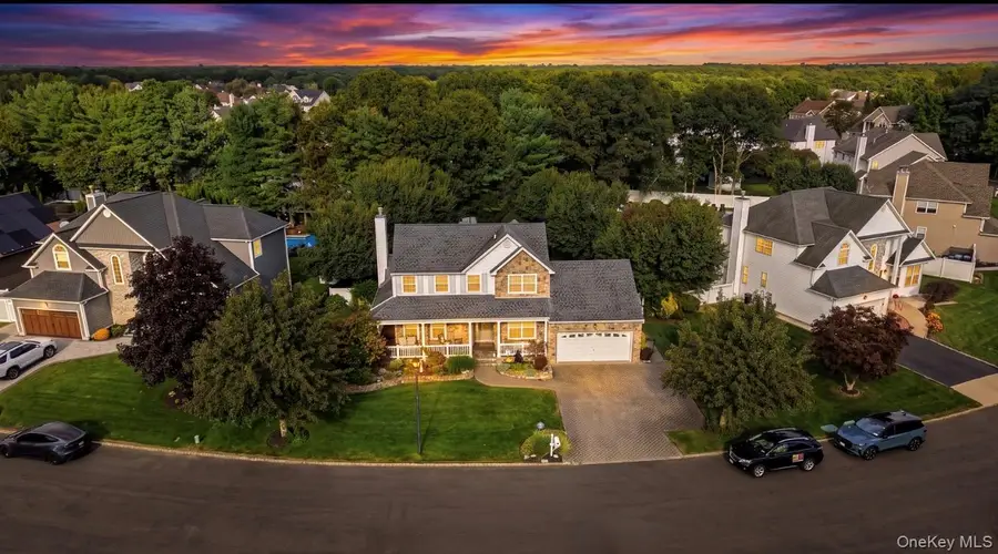 25 Laurel Lane, Holtsville, NY 11742 - #2