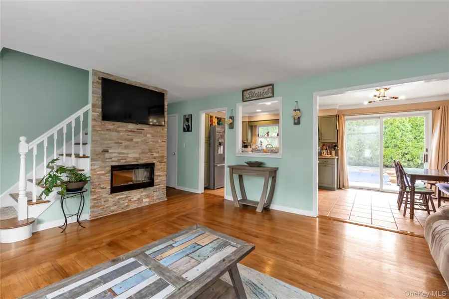7 Eckert Street, Huntington Station, NY 11746 - #3