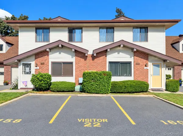 160 Cambridge Drive, Copiague, NY 11726
