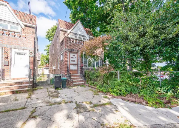 9021 81st Road, Glendale, NY 11385