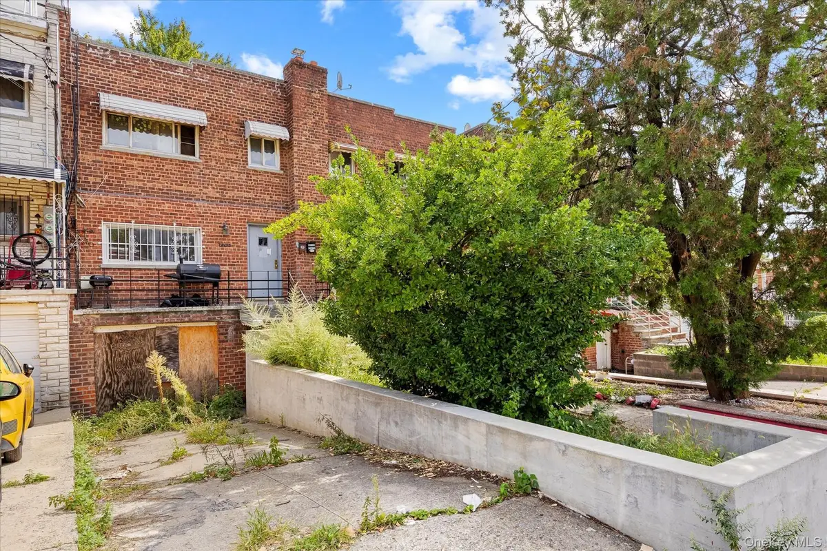 3768 Laconia Avenue, Bronx, NY 10469 - #1