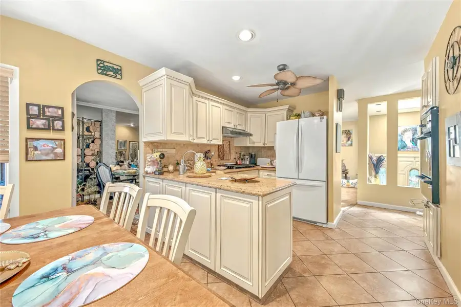 6 Kinsella Street, Dix Hills, NY 11746 - #3