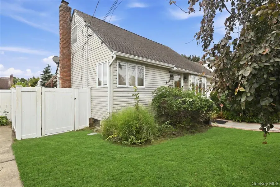 439 39th Street, Lindenhurst, NY 11757 - #2