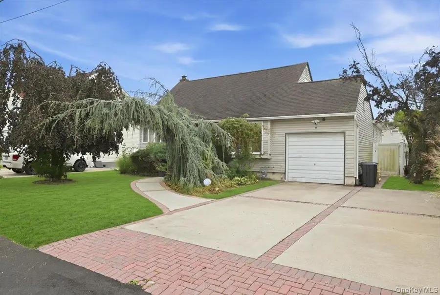 439 39th Street, Lindenhurst, NY 11757 - #3