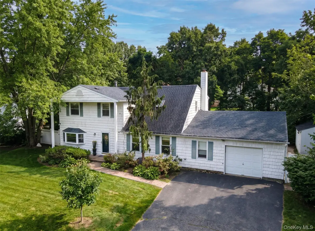 6 Duck Hill Road, Coram, NY 11727 - #1