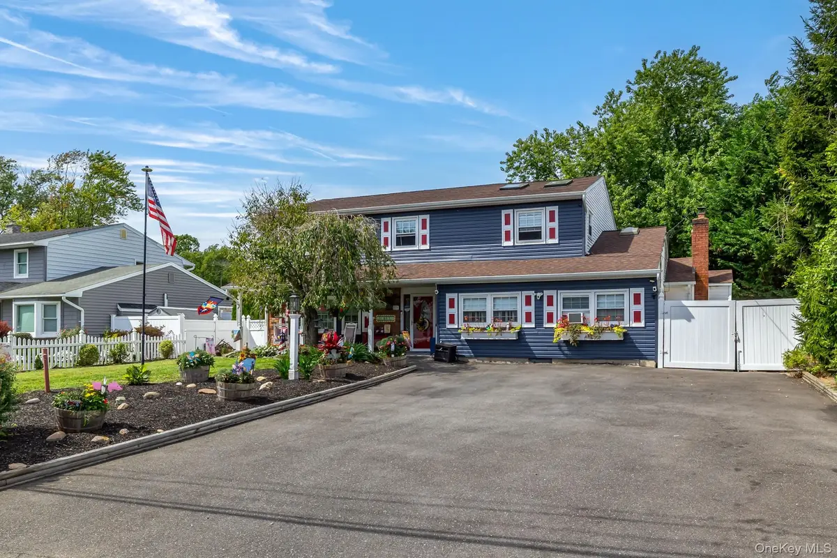 42 Ludlow Way, Oakdale, NY 11769 - #1