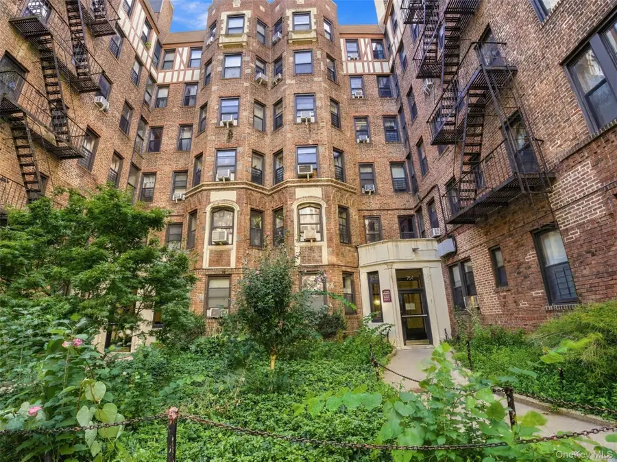 754 Brady Avenue #303, Bronx, NY 10462 - #3