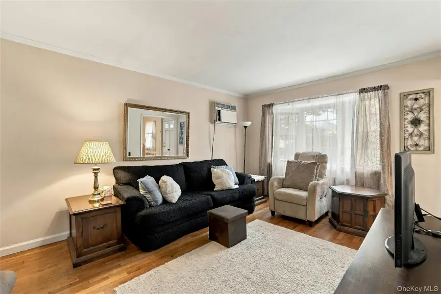 7954 264th Street, Glen Oaks, NY 11004 - #3