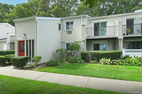 26 Richmond Boulevard #2A, Ronkonkoma, NY 11779