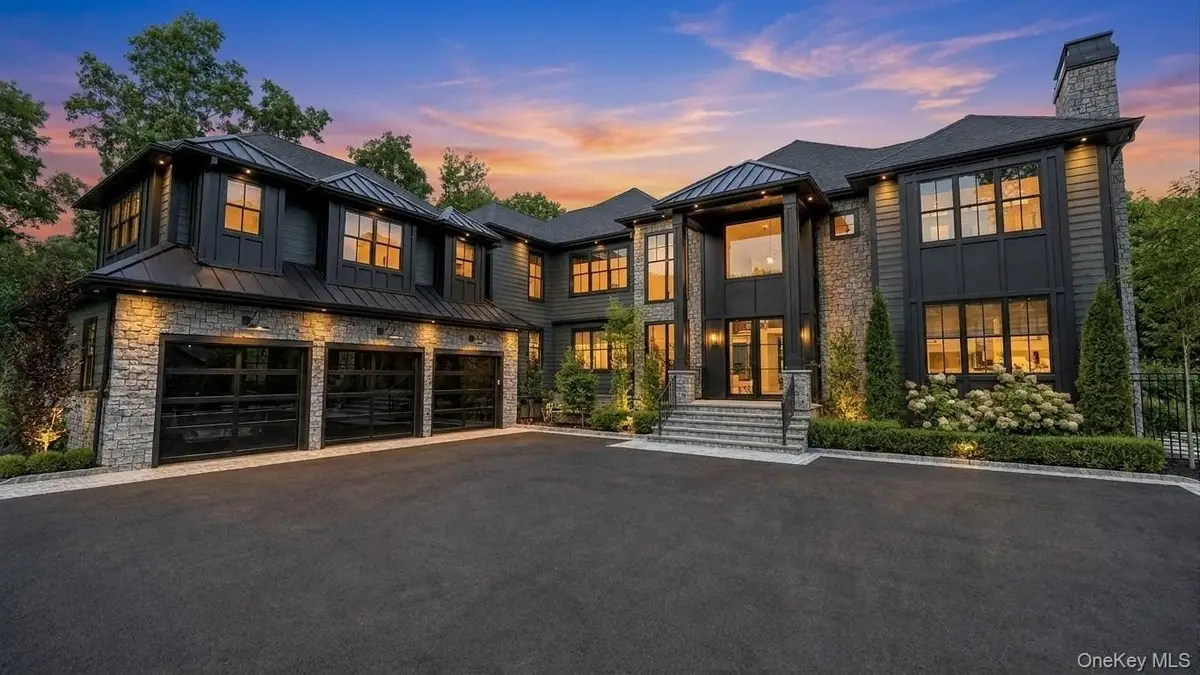 13 Sleepy Hollow Lane, Dix Hills, NY 11746 - #1