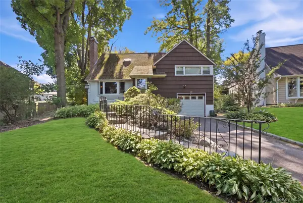 5 Roxbury Road, Port Washington, NY 11050