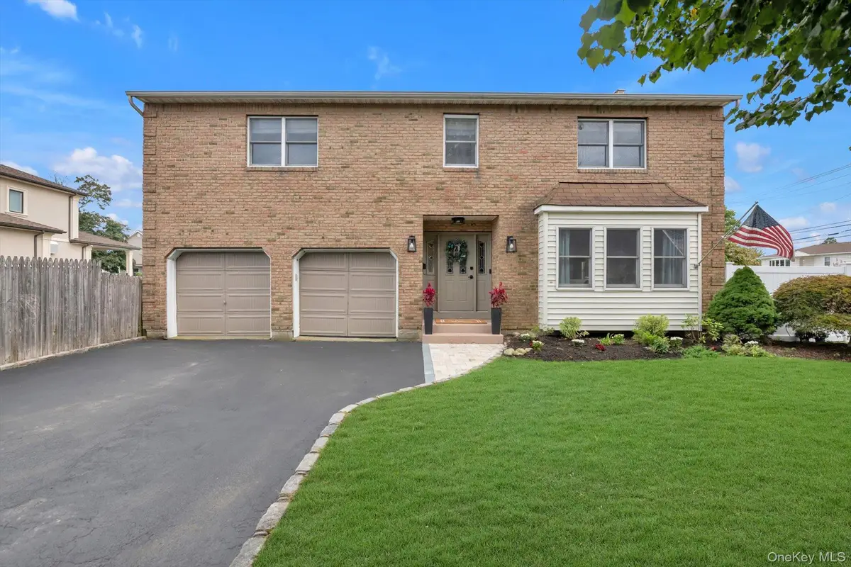 2084 Manfield Avenue, Merrick, NY 11566 - #1