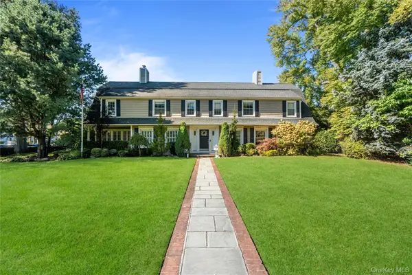 22 Nassau Boulevard, Garden City, NY 11530