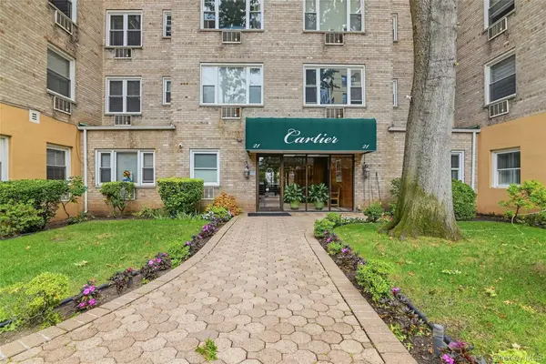 21 Bond Street #3J, Great Neck, NY 11021
