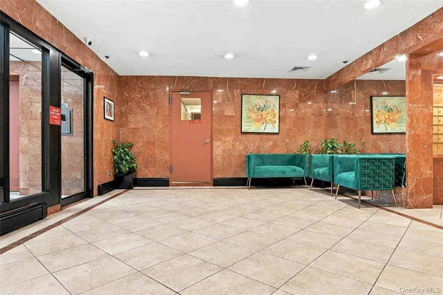 21 Bond Street #3J, Great Neck, NY 11021 - #2